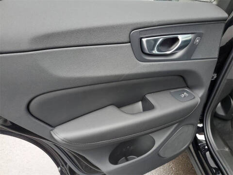 2025 Volvo XC60 B5 Plus Dark Theme