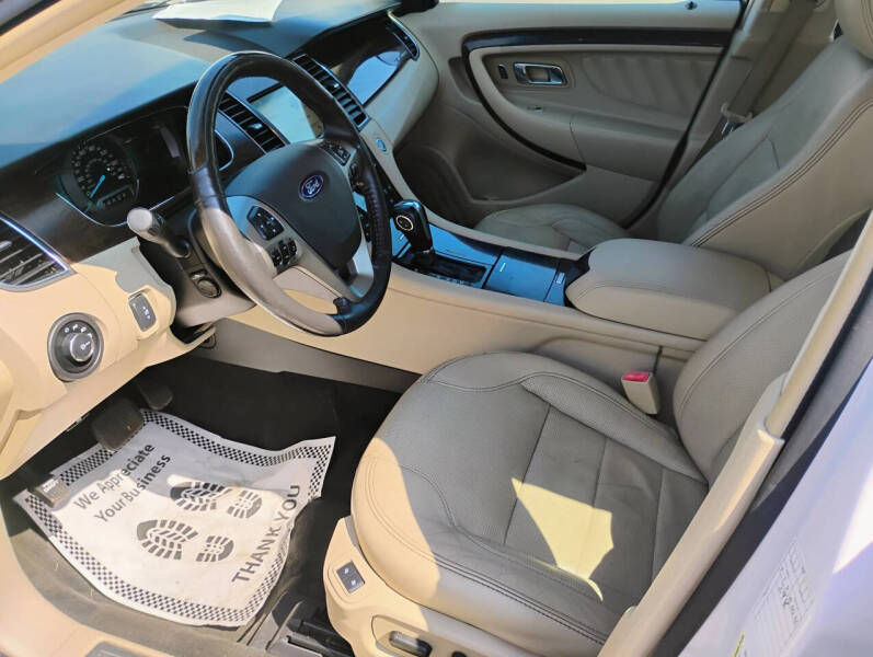 2017 Ford Taurus Limited