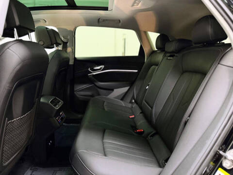 2022 Audi e-tron quattro Premium