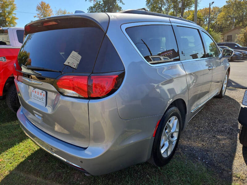 2017 Chrysler Pacifica Touring-L photo 8