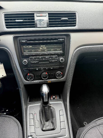 2014 Volkswagen Passat 1.8T S PZEV