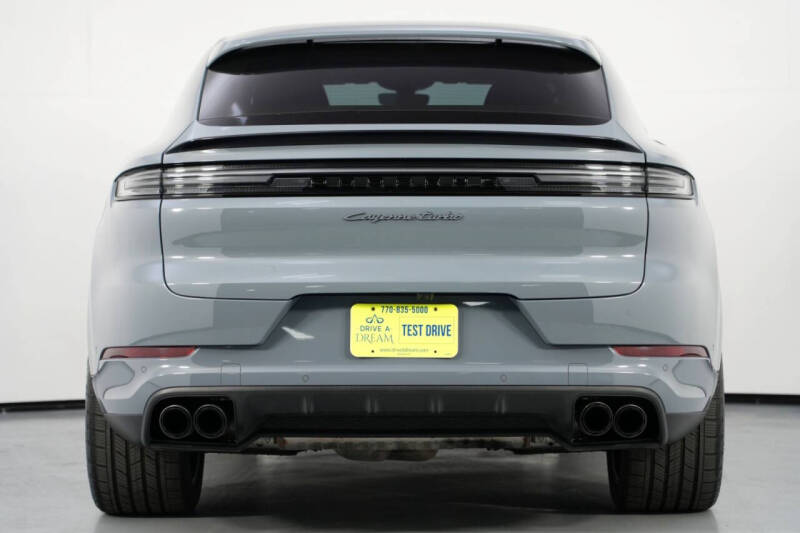 2024 Porsche Cayenne Turbo E-Hybrid Coupe