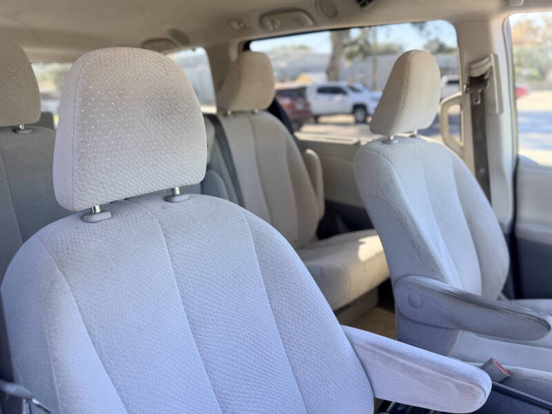 2014 Toyota Sienna LE 8-Passenger