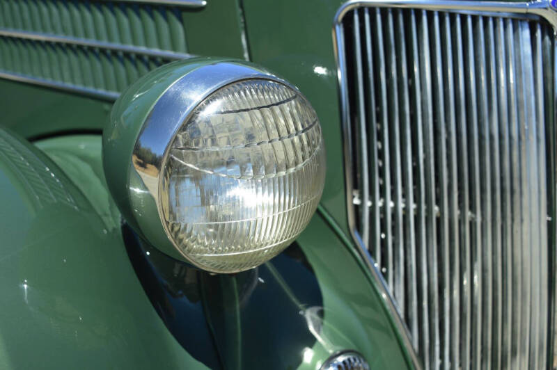 1936 Ford Deluxe