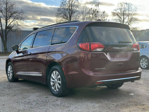 2017 Chrysler Pacifica Touring-L