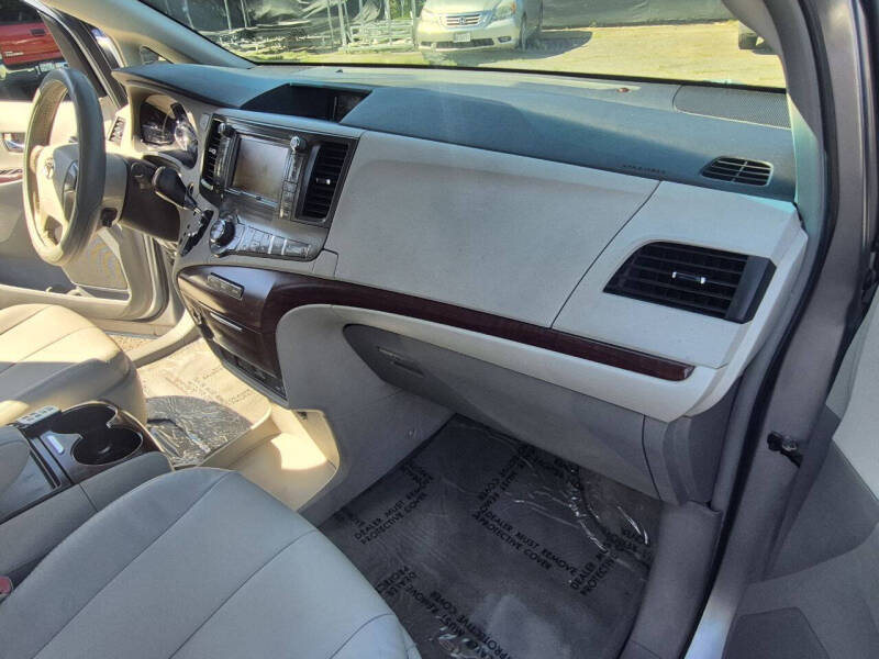 2012 Toyota Sienna XLE 8-Passenger