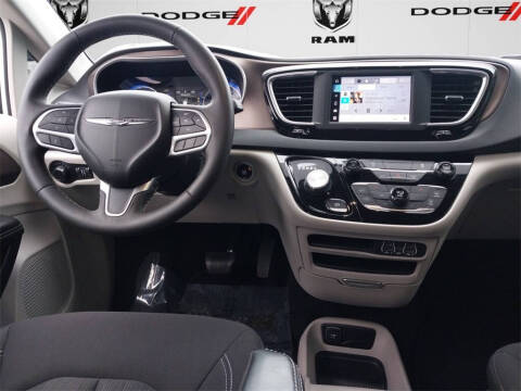 2022 Chrysler Voyager LX