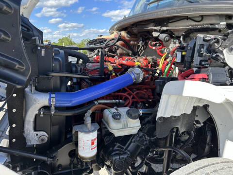 2017 Freightliner M2106 Truck