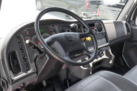 2023 Freightliner M2 106
