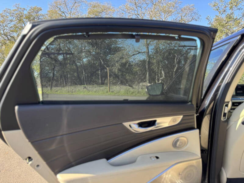 2019 Kia K900 Luxury