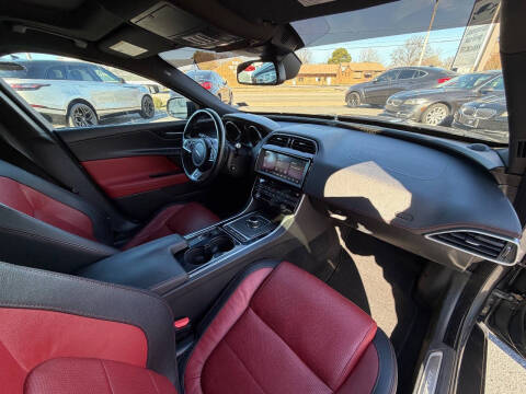 2017 Jaguar XE 35t R-Sport