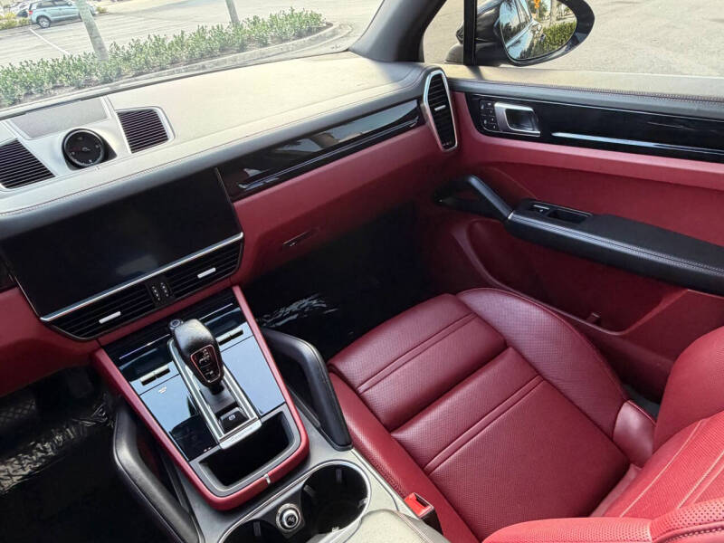 2022 Porsche Cayenne Platinum Edition