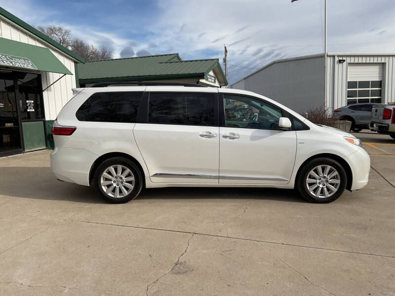 2017 Toyota Sienna XLE Premium 7-Passenger