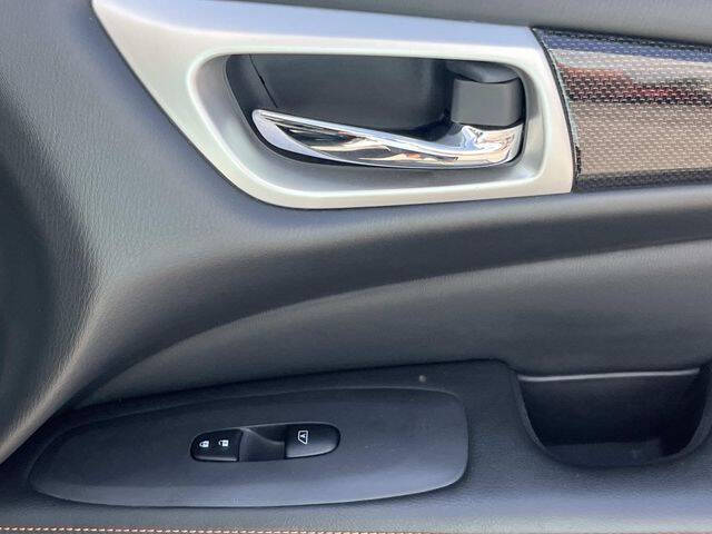 2020 Nissan Pathfinder SV