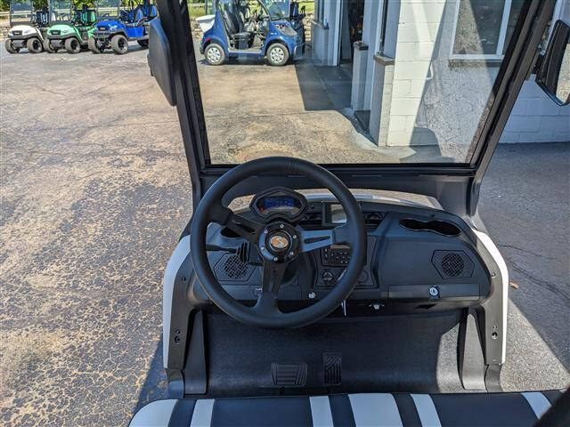 2024 Bintelli BEYOND 6PR LIFTED LITHIUM 105-