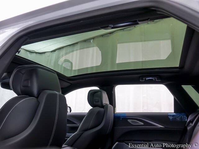 2025 Cadillac LYRIQ Luxury 2