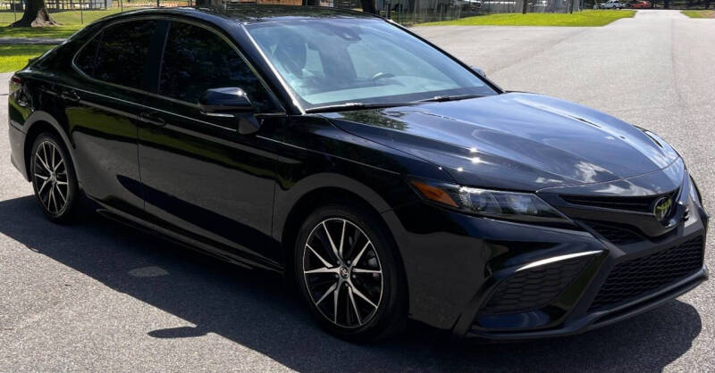 2024 Toyota Camry SE's photo