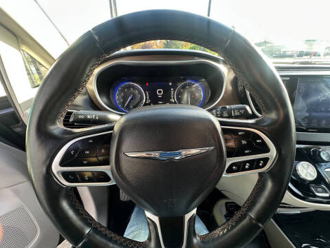 2017 Chrysler Pacifica Touring-L Plus