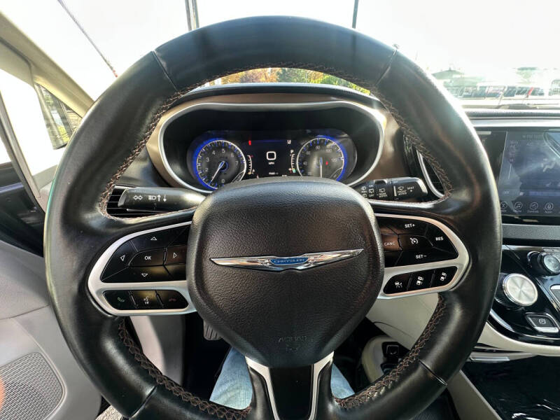 2017 Chrysler Pacifica Touring-L Plus