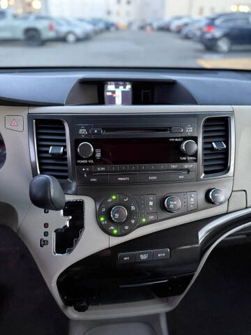2012 Toyota Sienna