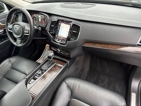 2016 Volvo XC90 T6 Momentum