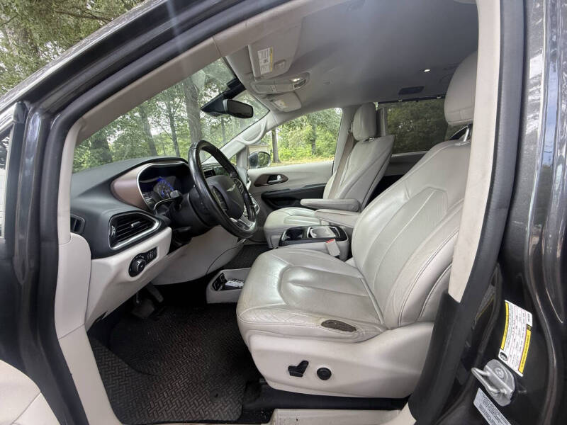 2017 Chrysler Pacifica Touring-L Plus