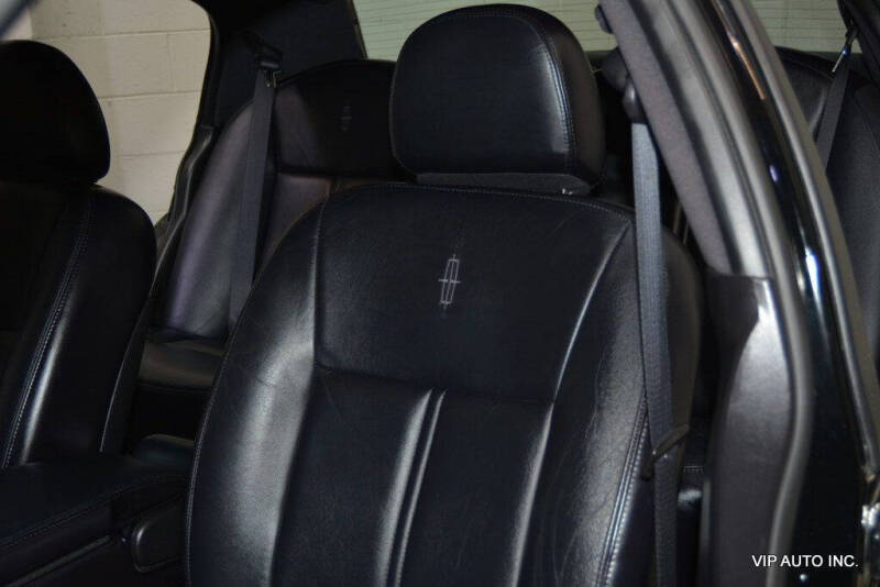 2005 Lincoln Town Car Signature Limited