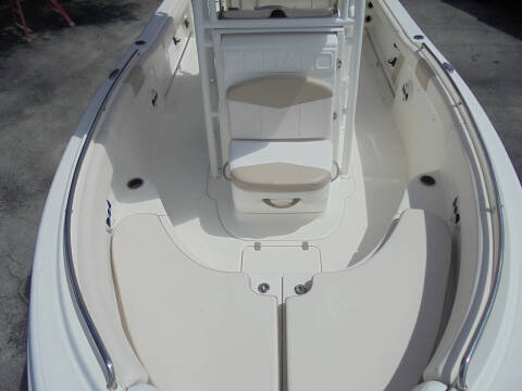 2017 Robalo R222