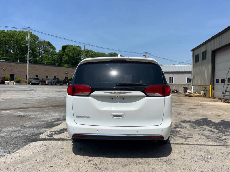 2020 Chrysler Pacifica Touring L