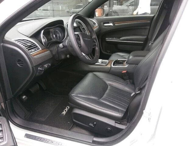 2017 Chrysler 300 C Platinum