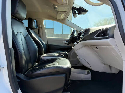 2022 Chrysler Pacifica Touring L