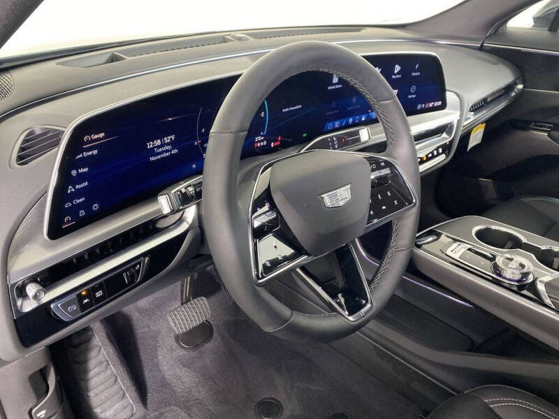 2025 Cadillac LYRIQ Luxury 1