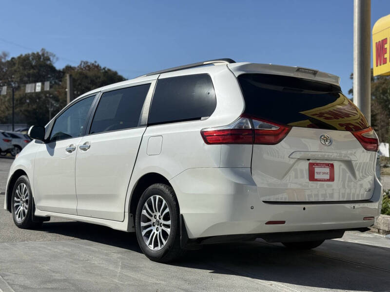 2018 Toyota Sienna XLE 8-Passenger