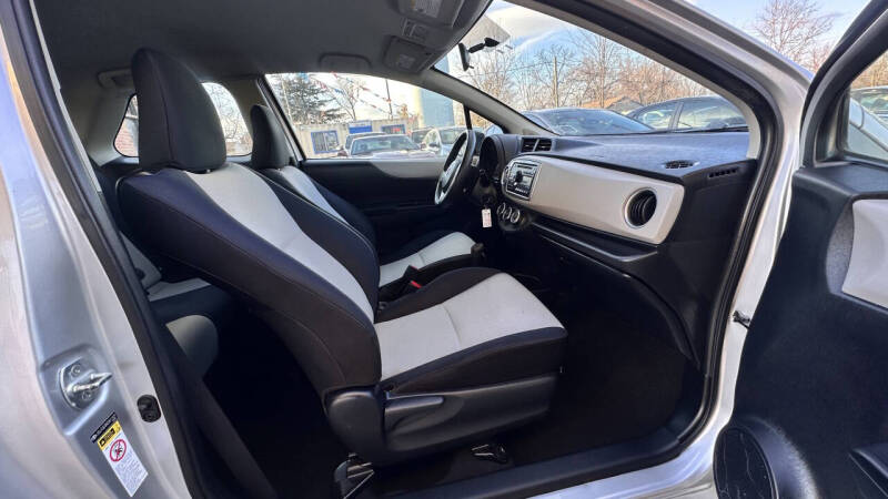 2012 Toyota Yaris 3-Door LE