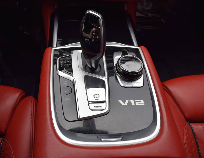 2022 BMW 7 Series M760i xDrive