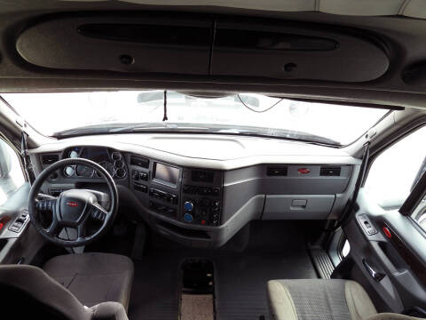 2015 Peterbilt 587