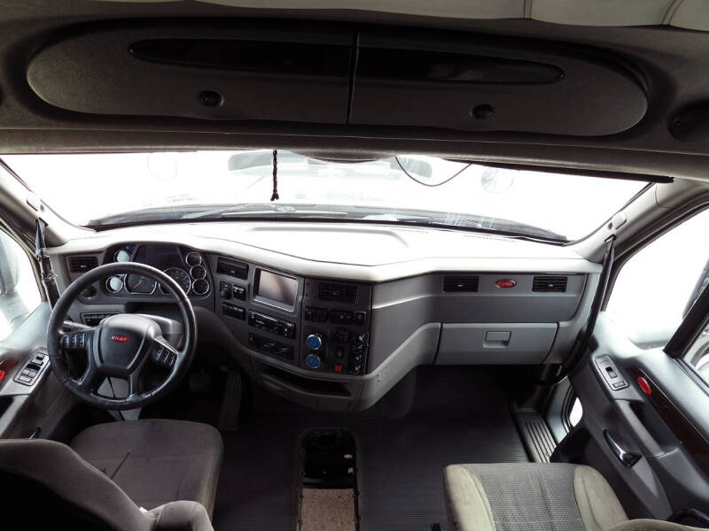 2015 Peterbilt 587