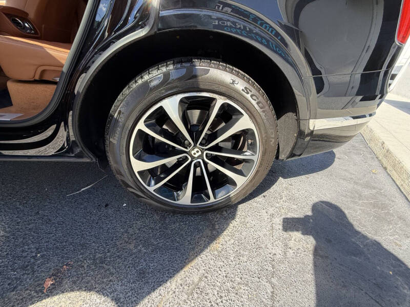 2020 Bentley Bentayga Hybrid