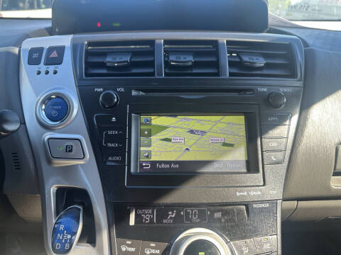 2013 Toyota Prius v Five