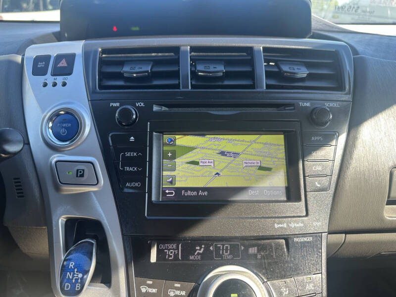 2013 Toyota Prius v Five