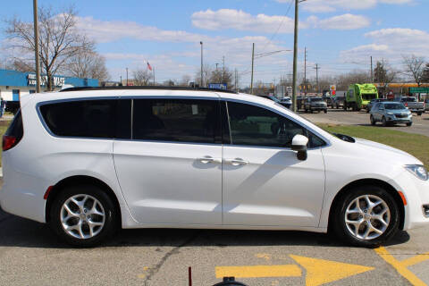 2017 Chrysler Pacifica Touring-L