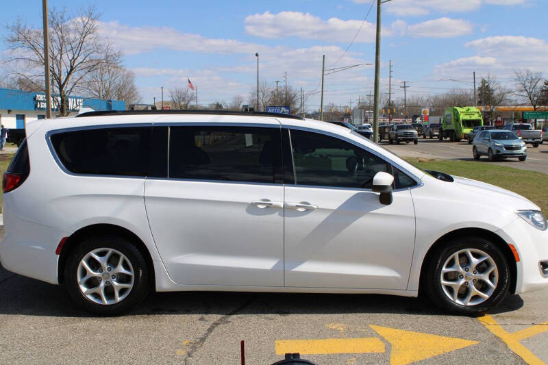 2017 Chrysler Pacifica Touring-L