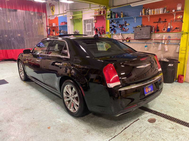 2015 Chrysler 300 C photo 3