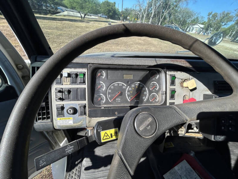 2002 Freightliner FL70