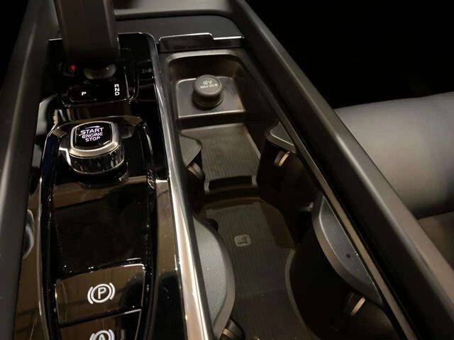 2025 Volvo XC60 B5 Core Dark Theme