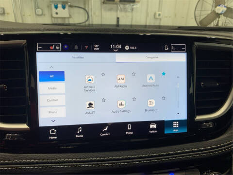 2026 Chrysler Pacifica Select