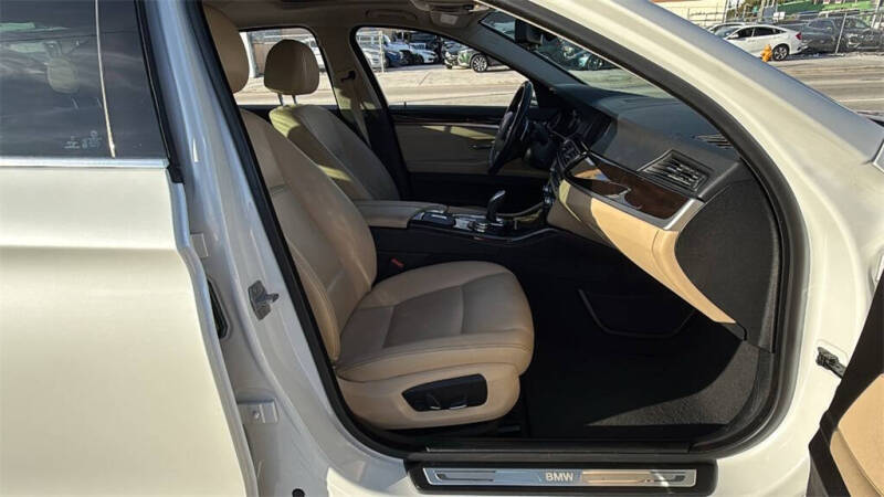 2016 BMW 5 Series 528i