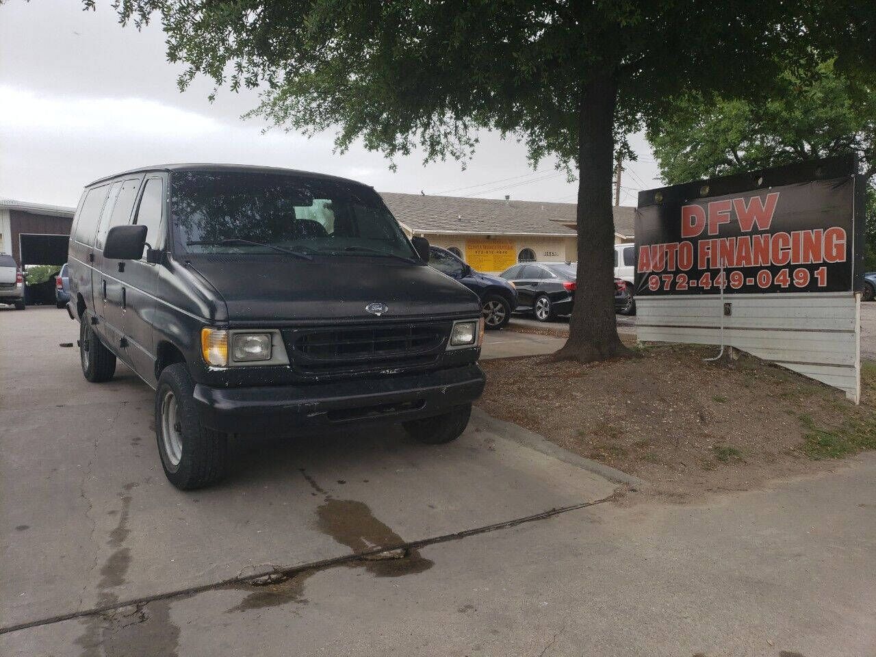 Black 2000 Ford E-350 XLT SD 3dr XLT SD Extended Passenger Van 1