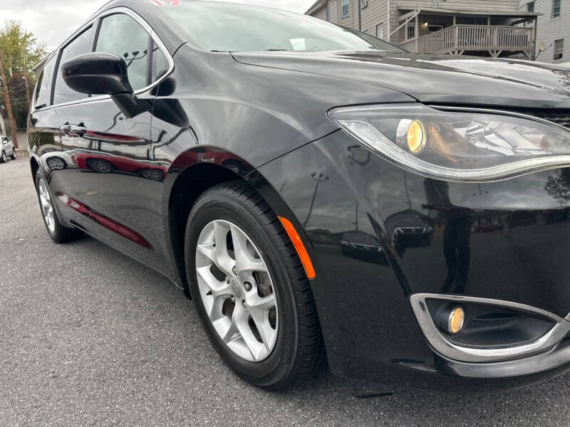 2017 Chrysler Pacifica Touring Plus