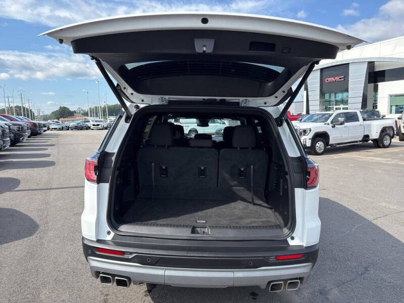 2025 GMC Acadia Elevation